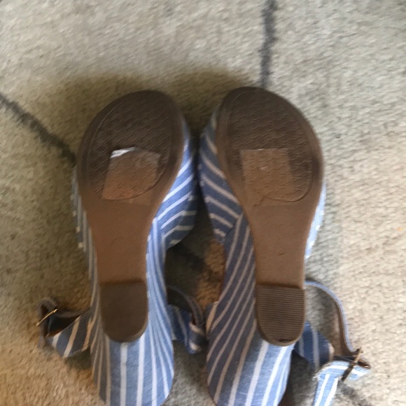 Woven striped wedge sandal - Picture 3 of 7